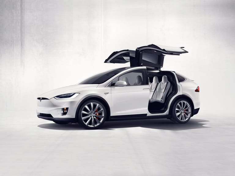TESLA Model X I