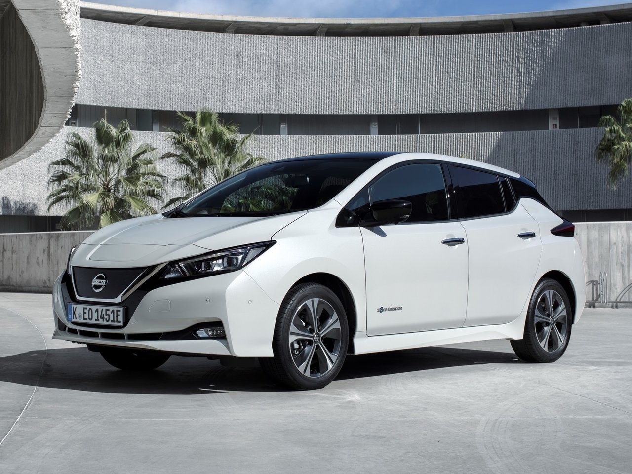 NISSAN Leaf