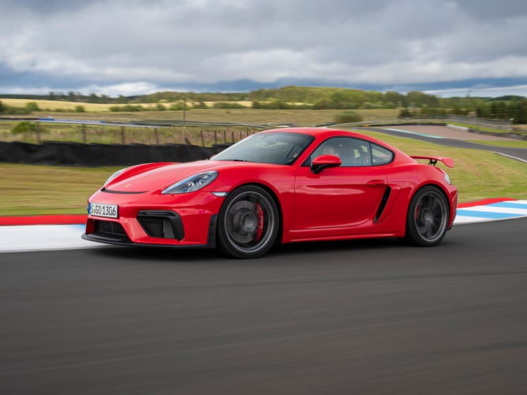 PORSCHE Cayman GT4