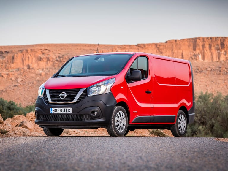 NISSAN NV300