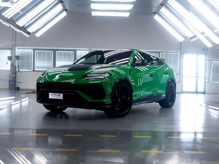 LAMBORGHINI Urus